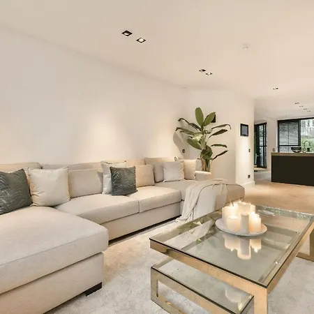 With Canal Views Apartment