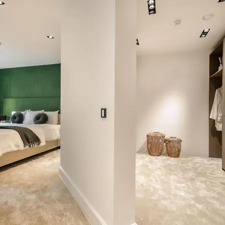With Canal Views Apartment *